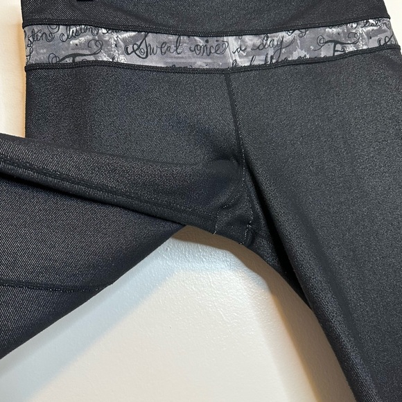 🎉LULULEMON High Rise Flared Leggings Pants Size 6 - Picture 11 of 16